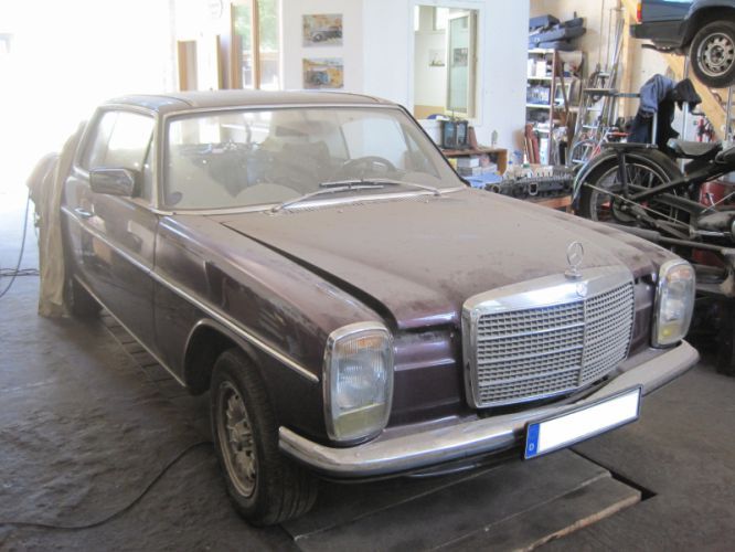 <nobr>Mercedes W 114 (Strich-Acht)</nobr>